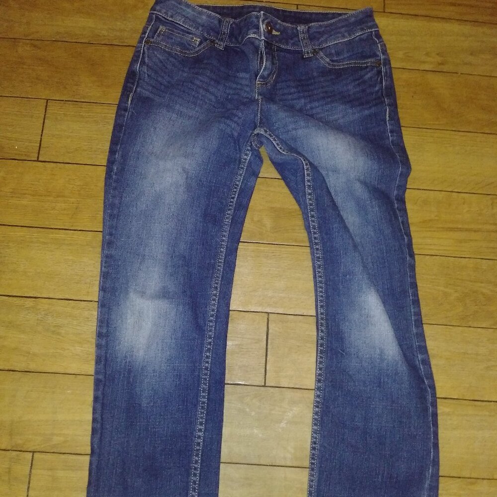 SIMPLY VERA MEDIUM WASH SIZE 4 SLIGHT DISTRESSED HIGH RISE JEANS